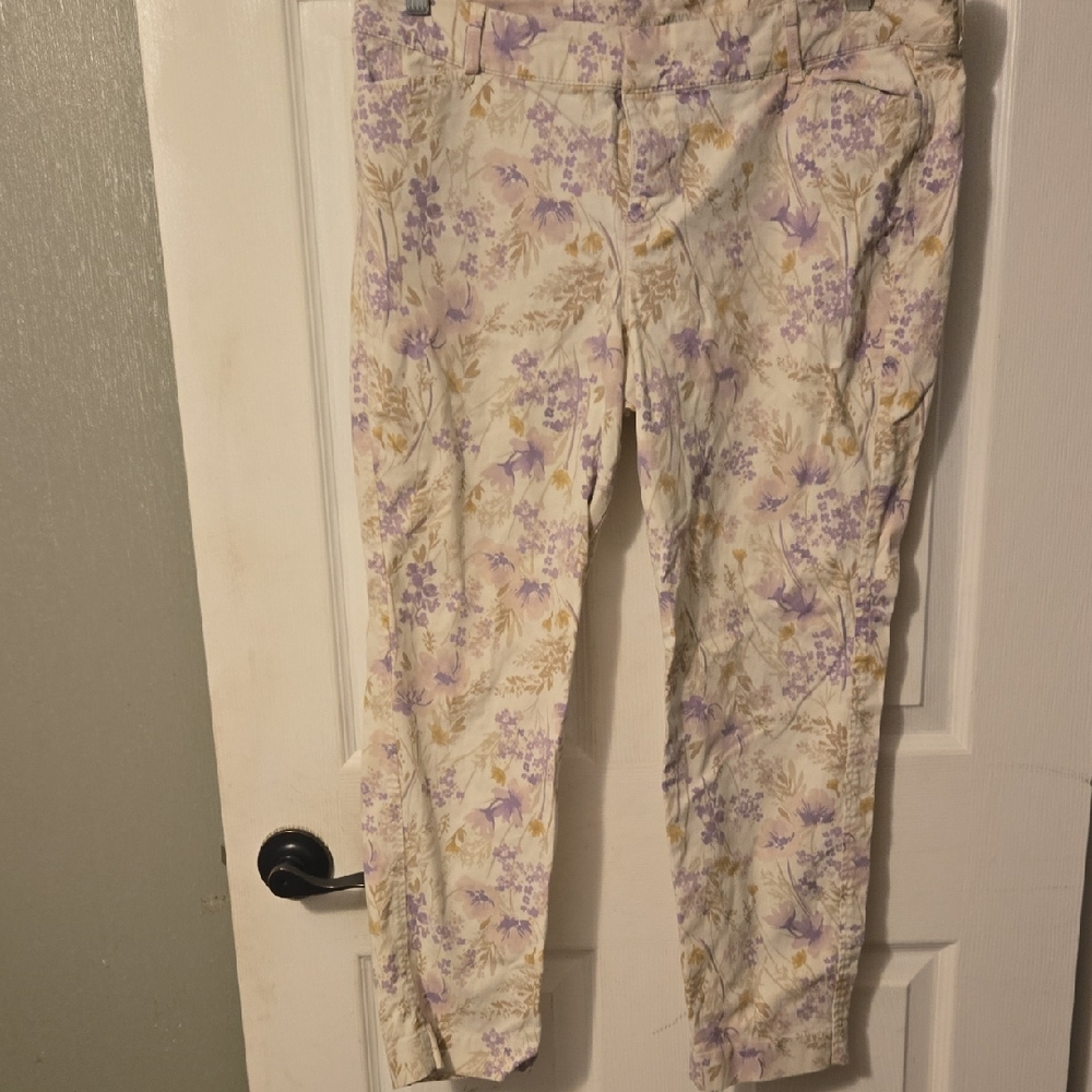 Old Navy Women's Pixie Ankle Pants in Lavender and Cream. Petites